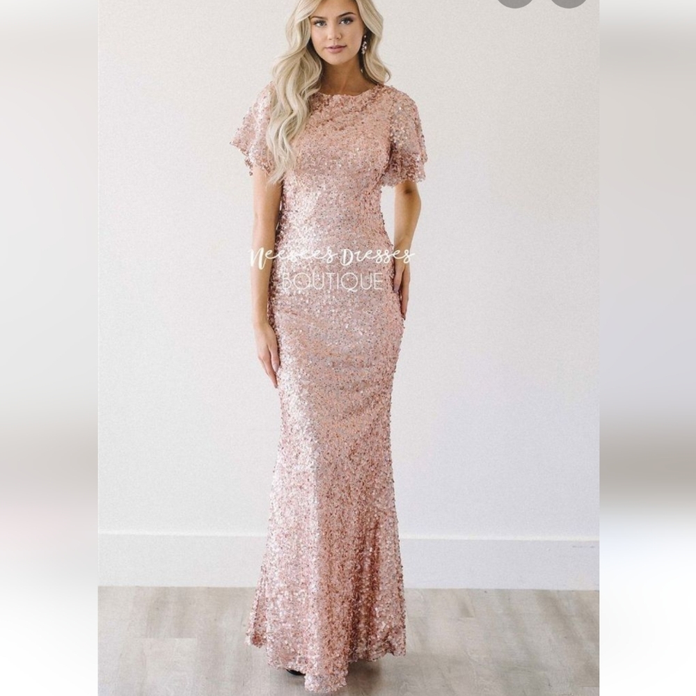 NeeSee's Dresses evening gown rose gold sequins round neck bell sleeves sz small